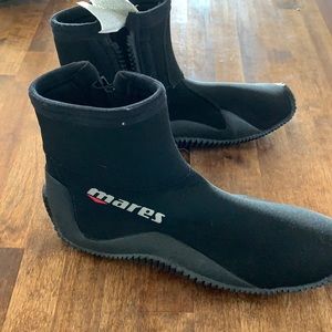 Mares Water Shoes size 9. Diving, Surfing